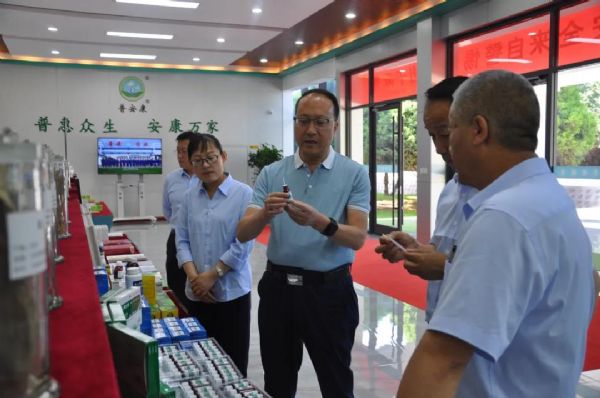 集团公司党委委员、副总经理张世俊对普安公司进行调研指导